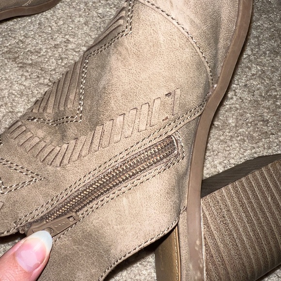 Heels - Picture 6 of 7